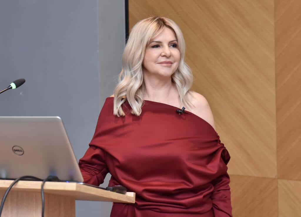 Doktorica drži predavanje